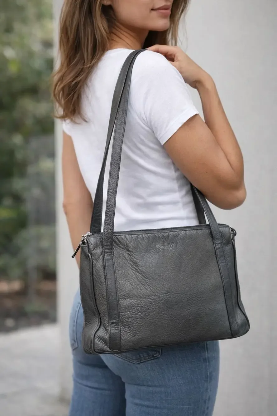 Vintage Tignanello Minimalist Classic Grandma Style Leather Shoulder Bag